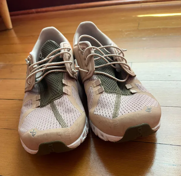 On Cloud Running Shoes - Image 3