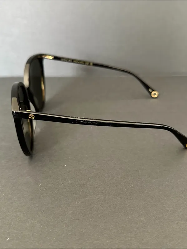 Gucci Women Black Sunglasses with Chains NEW - Image 6
