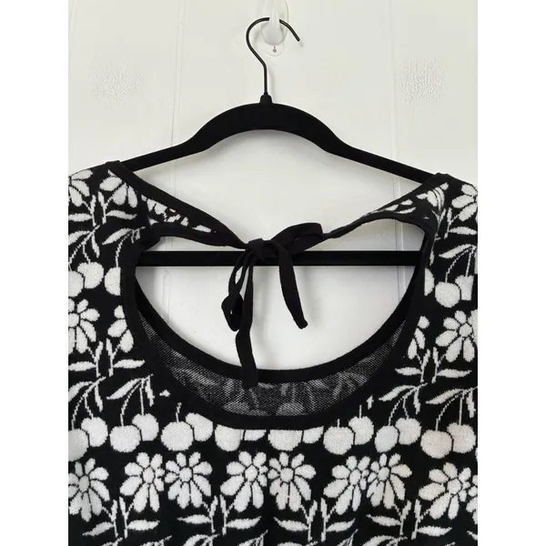 Maeve Anthropologie Black White Cherry Floral Knit Crop Top Bow Back Small - Image 5
