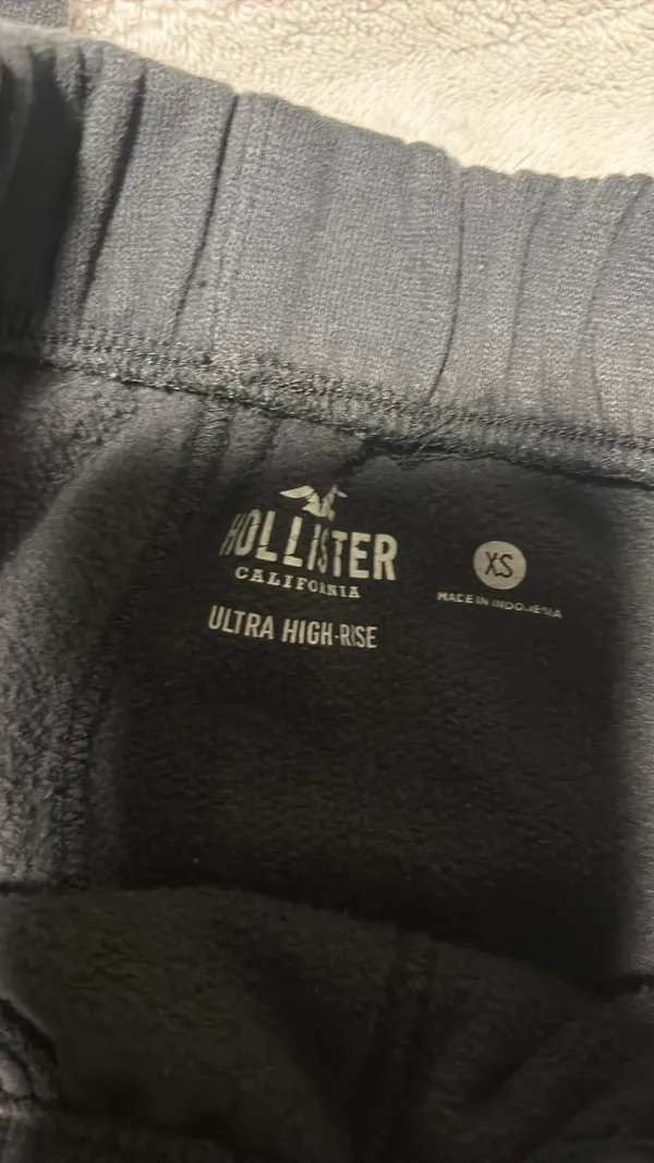 Hollister Sweatpants Grey - Image 3