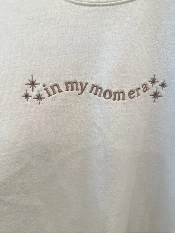 Gildan In My Mom Era Embroidered Sweatshirt Cream Medium - Image 3