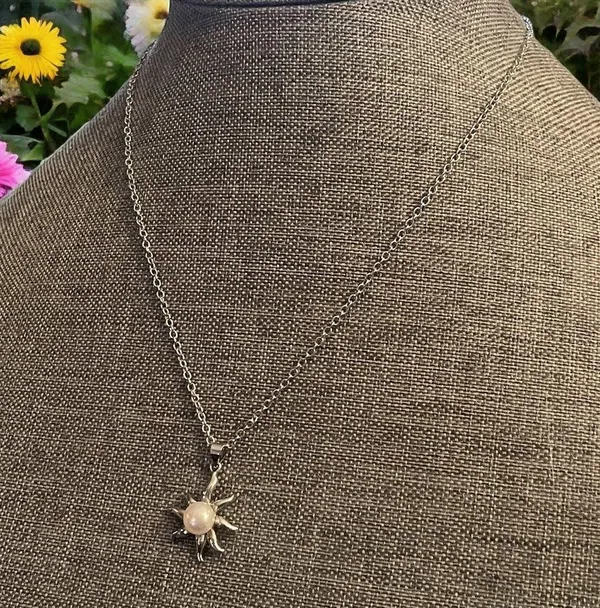 Vintage sun with genuine pear center pendant necklace - Image 3