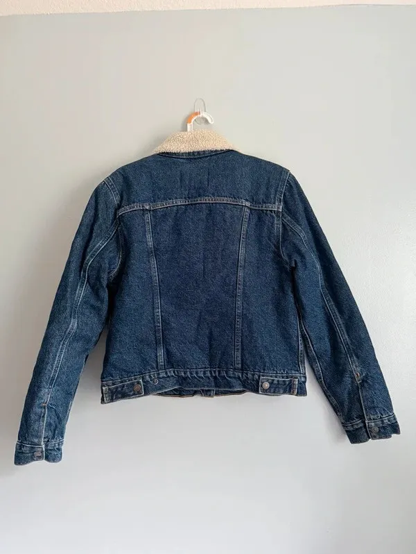 Levi’s Original Sherpa Trucker Denim Jacket Women’s Small - Image 4