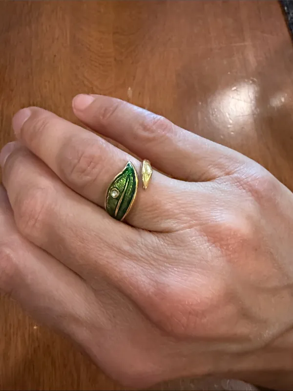 Avon Adjustable Green Enamel Leaf Ring with Gold-Tone Band - Image 7