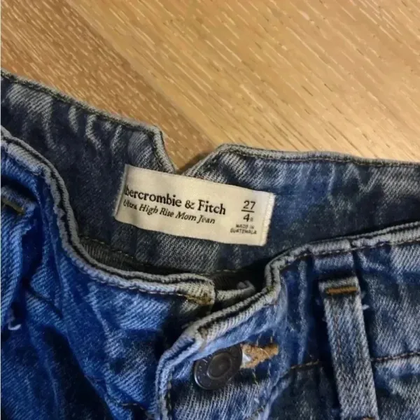 Abercrombie & Fitch‎ Ultra High Rise Mom Jeans women’s Size 27 - Image 4