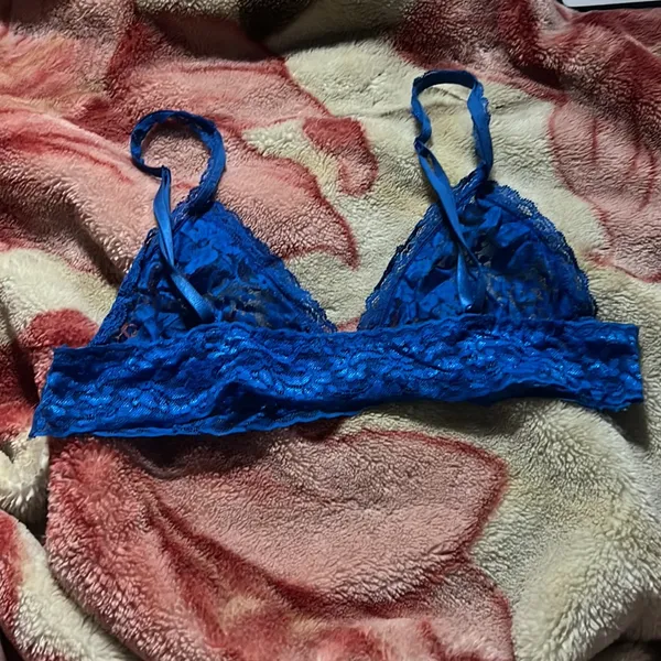 Royal blue LG floral lace bralette - Image 3