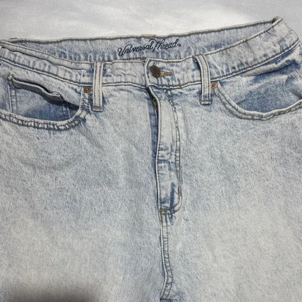 Universal Thread Light Wash Relaxed Men’s Jeans - Image 3