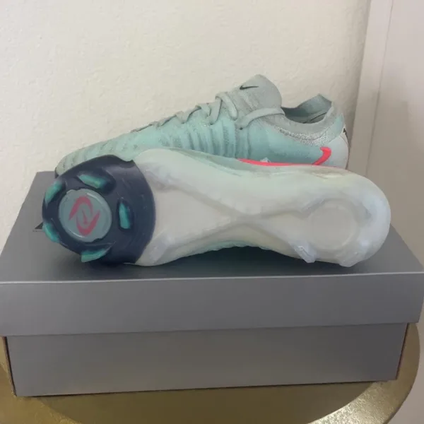 Nike women’s soccer cleats - Image 4