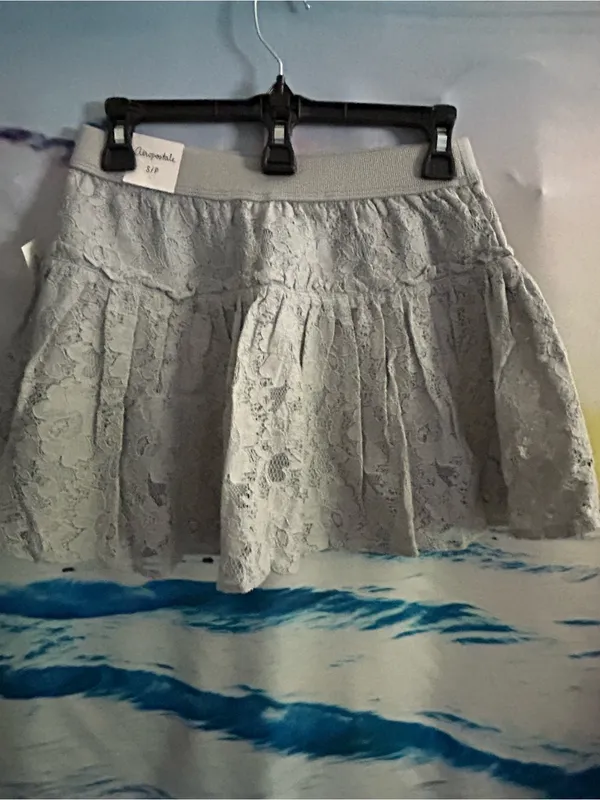 Aeropostale Womens Lace Tiered Mini Skirt Light Gray SM NWT - Image 2