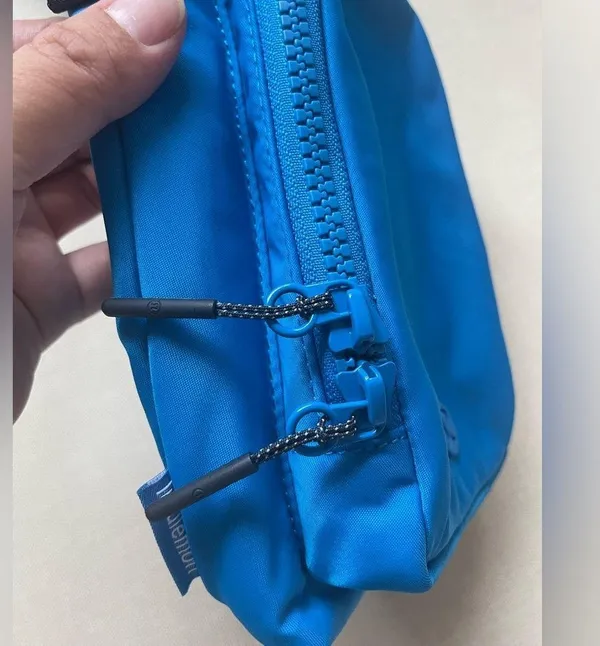 Lululemon Water Bottle Crossbody Bag with Front Pocket 2L - Poolside/Tru… - Image 3