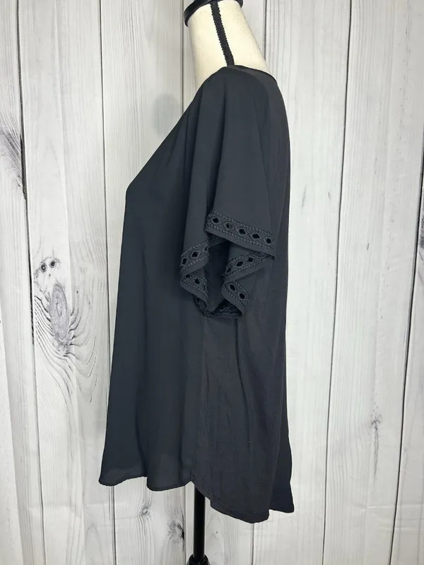 Ann Taylor Loft Black Scoop Neck Shirt Top Size Medium Embroidered Short Sleeve - Image 4