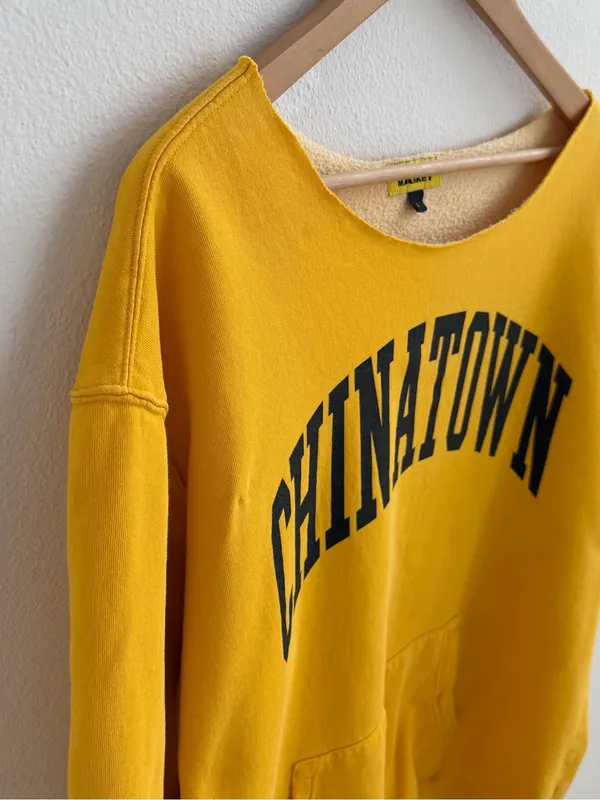 Market Studios Chinatown Yellow Off-the-Shoulder Graphic Sweatshirt Pullover Siz - Image 4