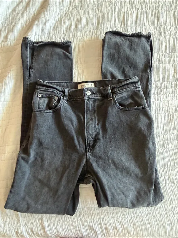 Abercrombie The 90’s Straight Ultra High Rise Split Hem Black Jeans, Size 29/8 - Image 10