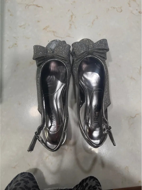 Size 8 J. Reneé Tanay slingback pumps Silver - Image 4