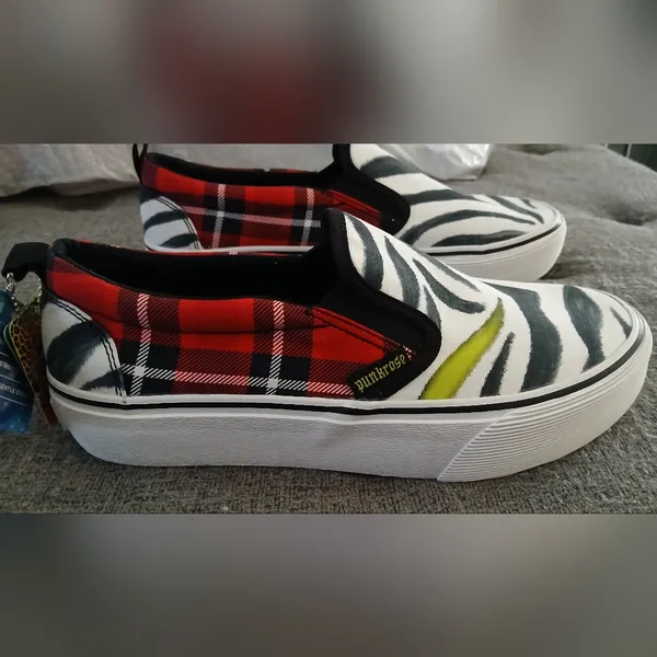 NWT Skechers Punkrose Memory Foam VEGAN Zebra & Red Plaid Slip-On's, Size 8.5 🌺 - Image 5