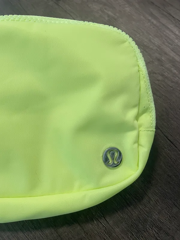 Lululemon Everywhere Belt Bag FZAP - Image 3