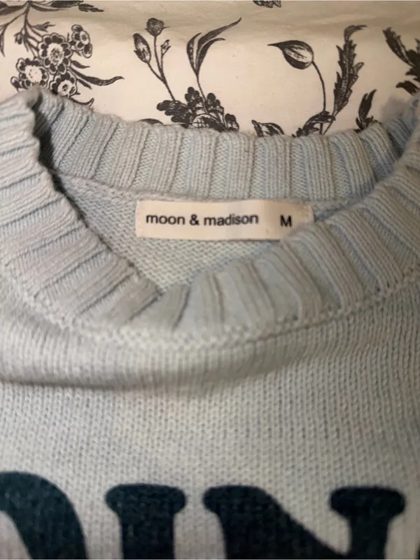 Women’s "2 piece knit Going Offline" lounge Set Sz MD - Image 6