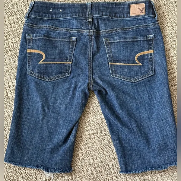 American Eagle Women’s Artist Crop Stretch Jean Bermuda Shorts. - Image 5