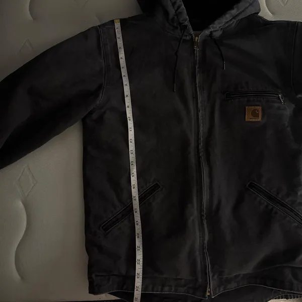 vintage 2000's faded black/ charcoal grey carhartt hooded jacket J141. Size S - Image 8