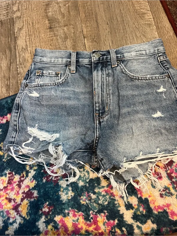 pistola medium blue distressed frayed denim shorts - Image 7