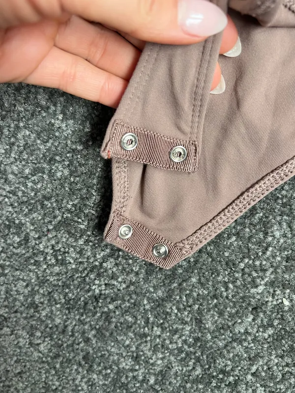 Aritzia Babaton Bodysuit Long Sleeve - Image 4