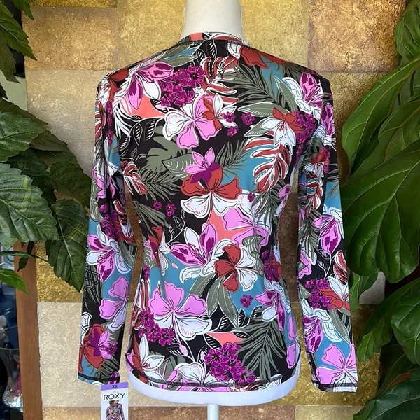 NEW Roxy Women’s UPF 50 Sun Protection Rash Guard XS Floral Long Sleeve Swim Tee - Image 8