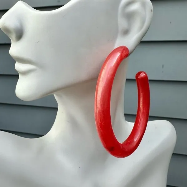 Large pink lucite hoop earrings - Image 3