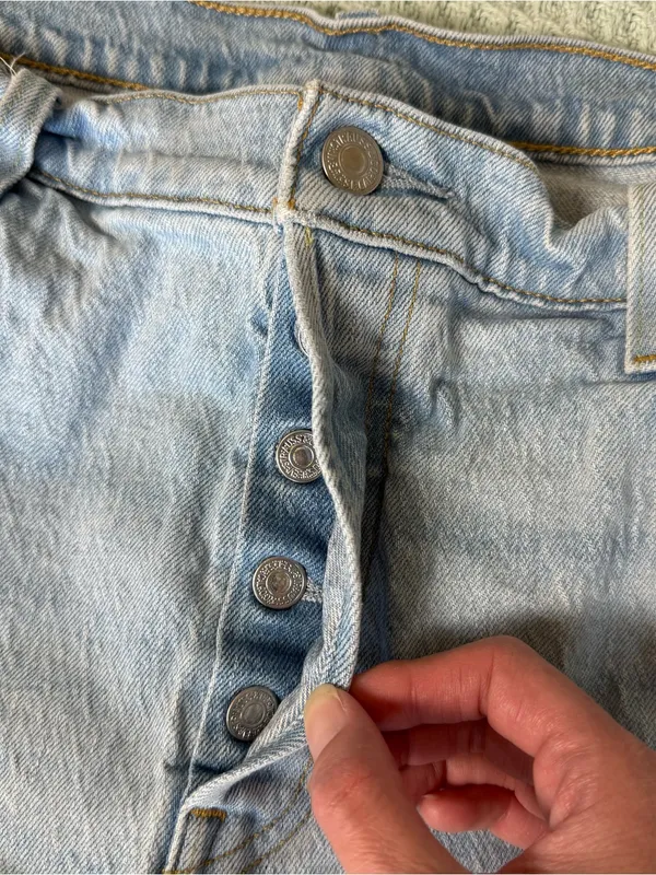 Levis 501 Original Denim Jean Shorts Womens Plus 18W Light Wash Distressed Jorts - Image 4