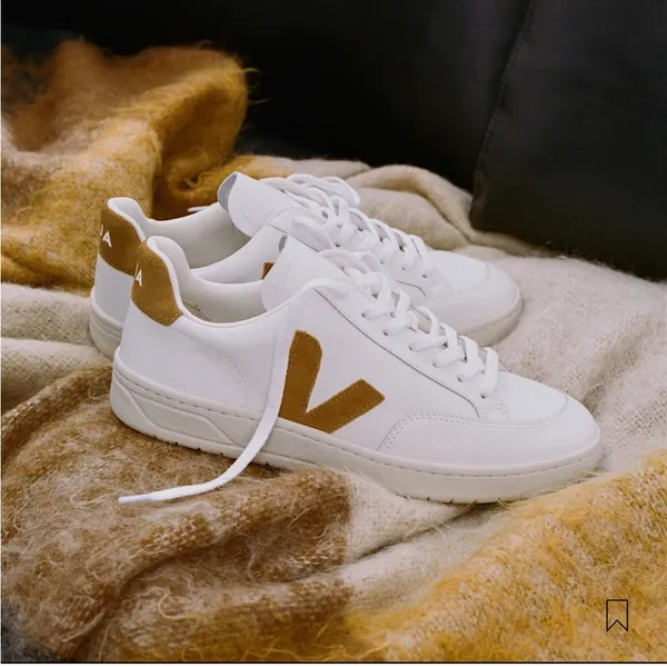 VEJA V-12 LEATHER WHITE CAMEL (2) - Image 2