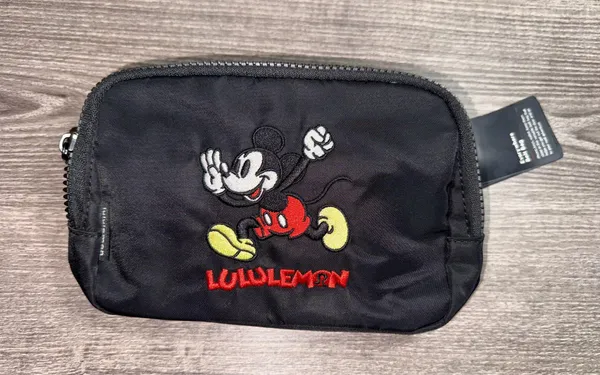 New Disney Parks Lululemon Mickey Everywhere Belt Bag Fanny Pack Black Strap✨ - Image 5
