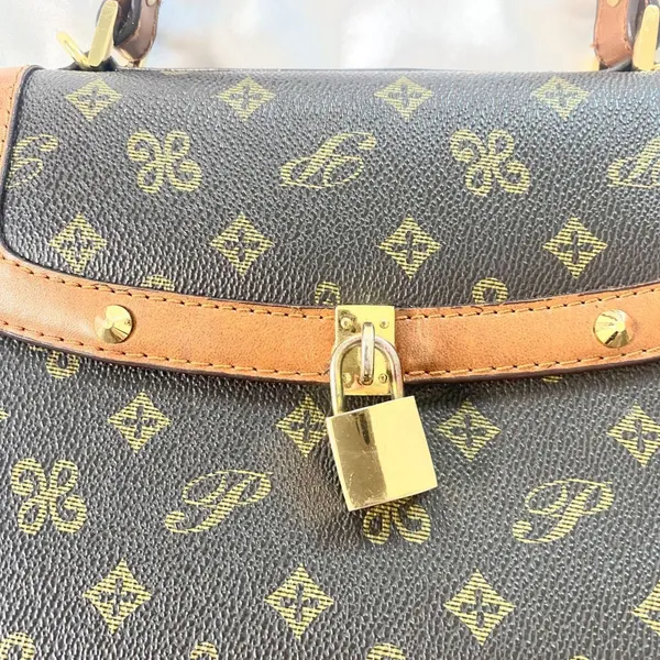 Vintage Signature Print Gold Padlock Tophandle Hand Bag / Small Bag - Image 5