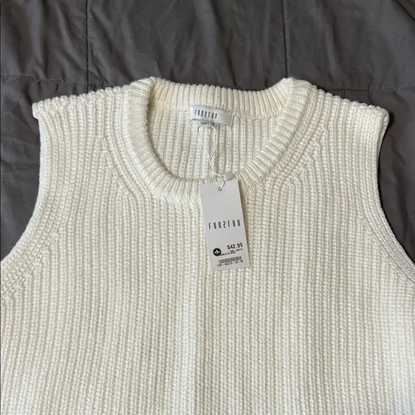 Fun 2 Fun Cream Sleeveless Sweater White Size M - Image 2