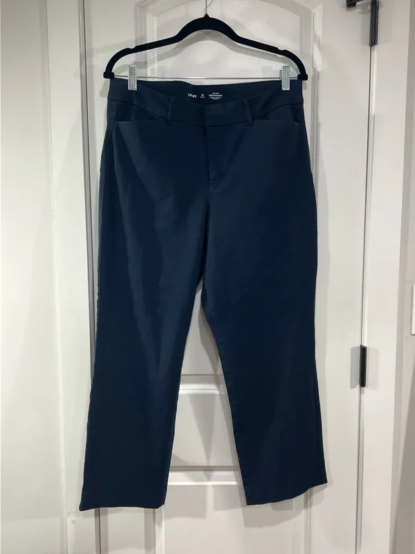 Like New Old Navy high rise pixie straight leg - Image 5