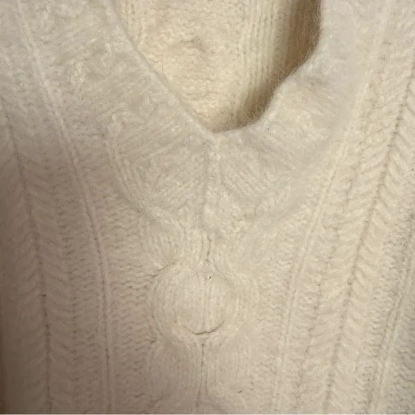 Saks 5th Avenue Cream V-Neck Sweater Women’s Medium Lambswool Angora VTG - Image 4