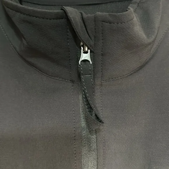 Men’s Golf pullover black size small NWOT arm pockets - Image 8