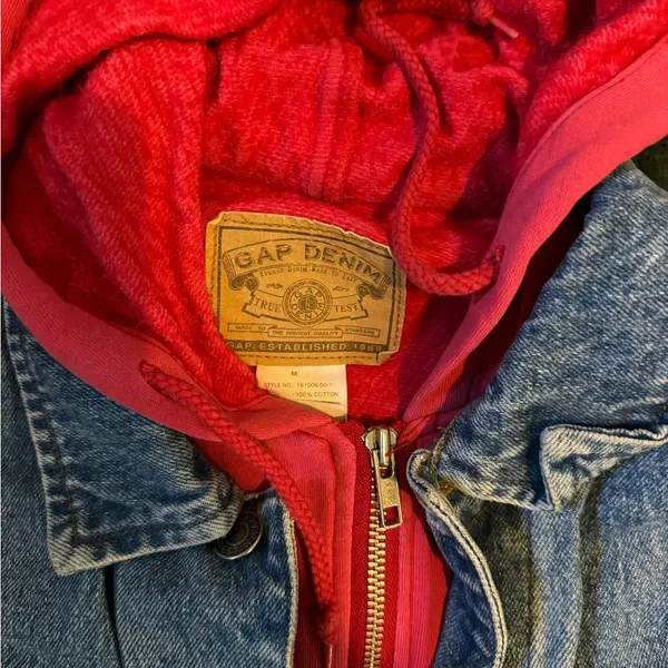 Vintage Gap denim jacket with red fleece hoodie lining - Image 3