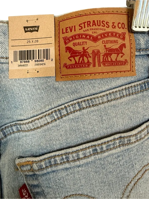 Levi’s NWT Wedgie Straight Jeans Women’s 25x28 Light Wash High Rise Denim - Image 6