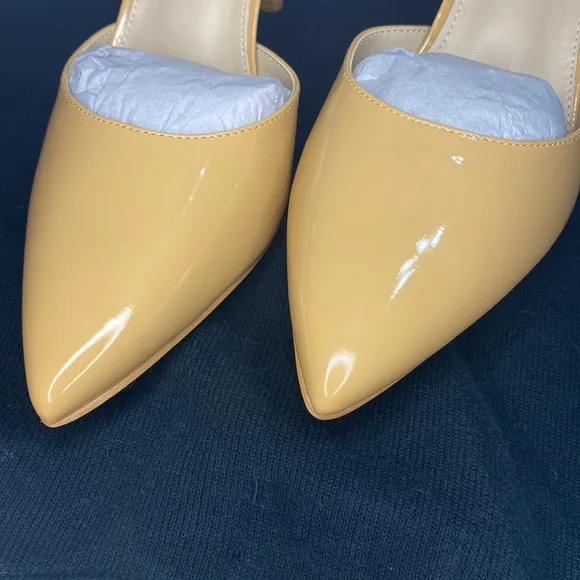 3 1/2 inch nude heels, sz 9 1/2, rhinestone ankle strap with charm, pointed toe - Image 10