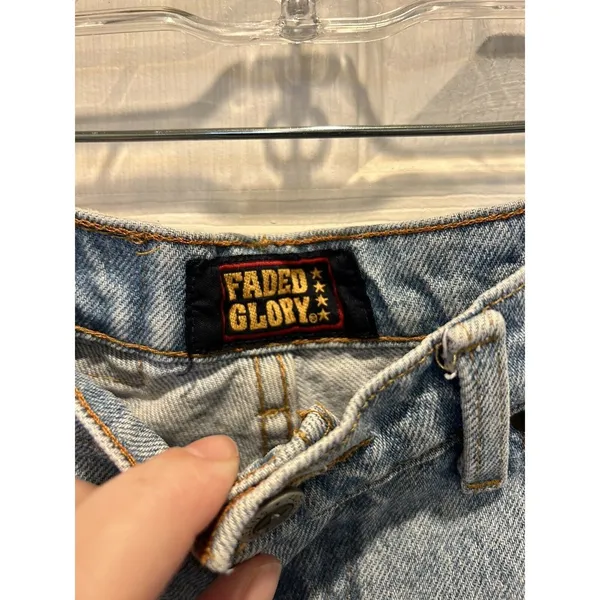 Faded Glory Vintage USA Made Womens Size 9/10 Stone Wash Denim Mom Shorts - Image 4