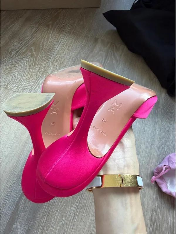 Amina Muaddi pink satin heels with rhinestone bow detail - Image 5