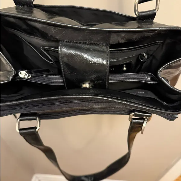 Liz Claiborne Black Shoulder Bag - Image 4
