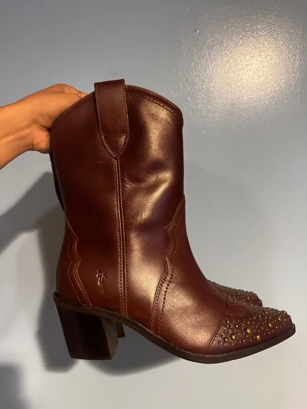 Frye Sara Studded Wingtip Western Boot 6.5 - Image 2