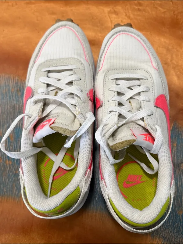 Nike Waffle Debut Athletic Sneakers White Hot Punch Pink Green size 7.5 - Image 7