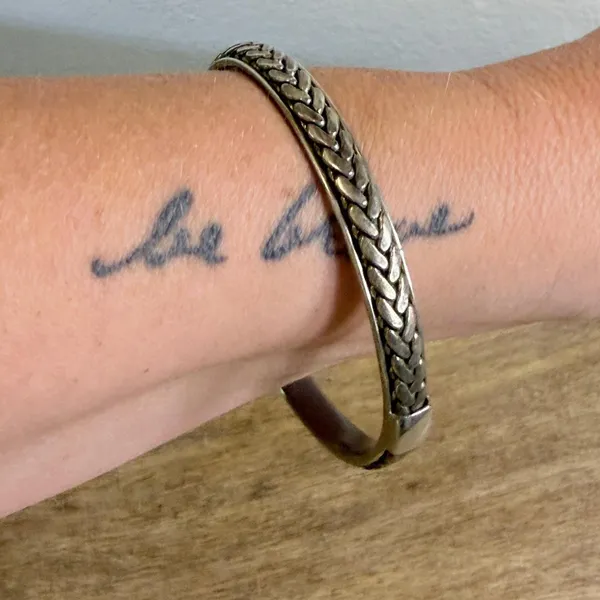 Vintage Liz Claiborne Silver Tone Braided Bangle Bracelet Signed LC - Image 6