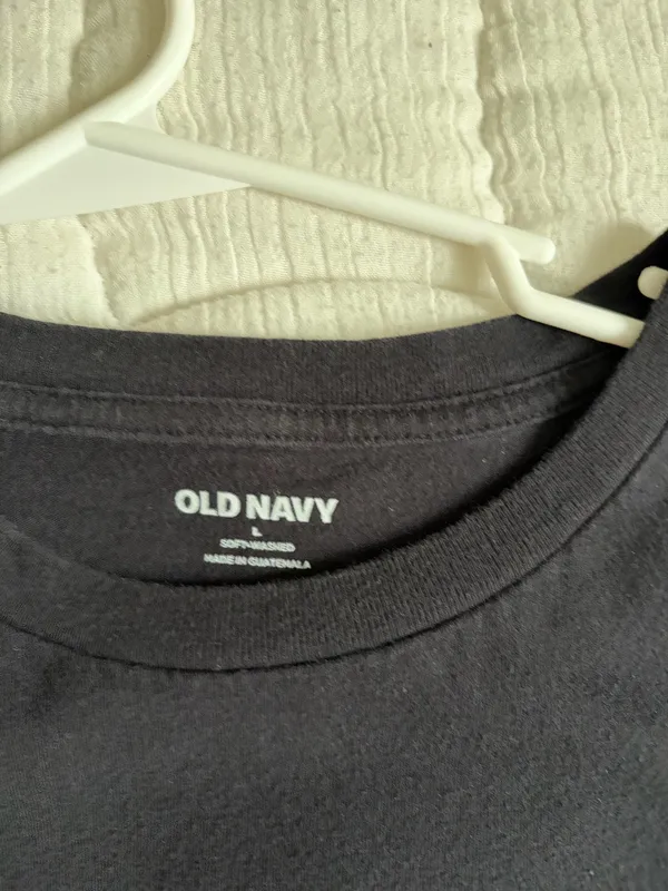 Old Navy Graphic Tee - Image 3