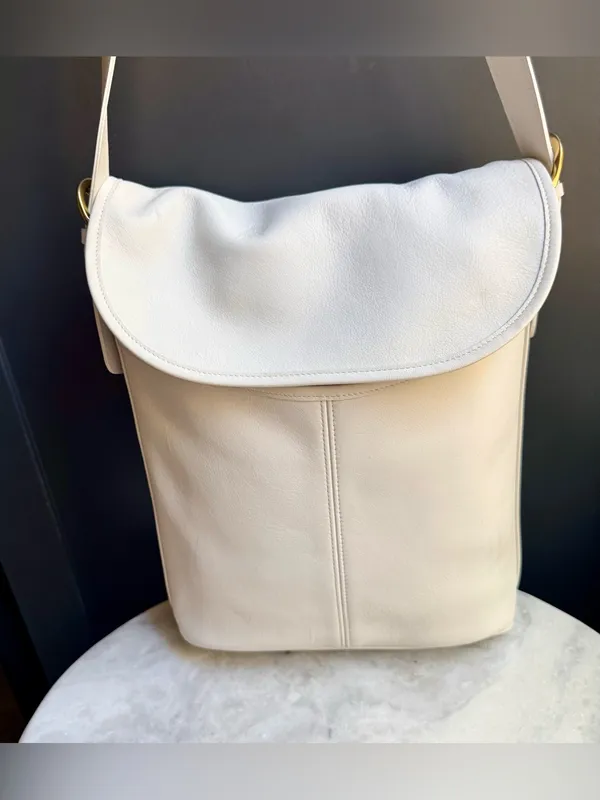 Vintage Unbranded Cream/White Leather Flap Crossbody Bag - Excellent Interior - Image 2
