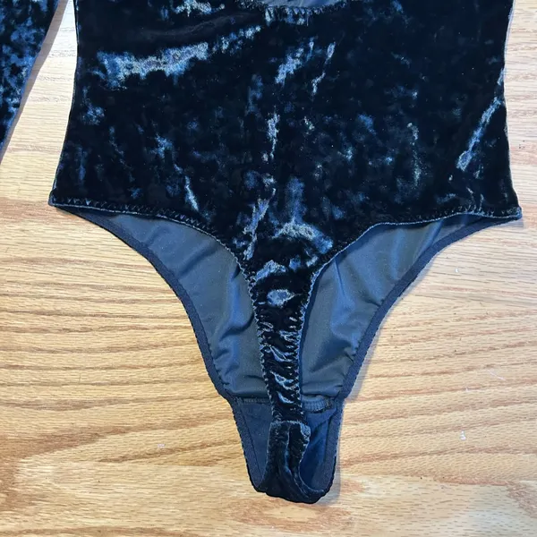 Victoria’s Secret black velvet velour long sleeve leotard Size XS Bodysuit Thong - Image 8