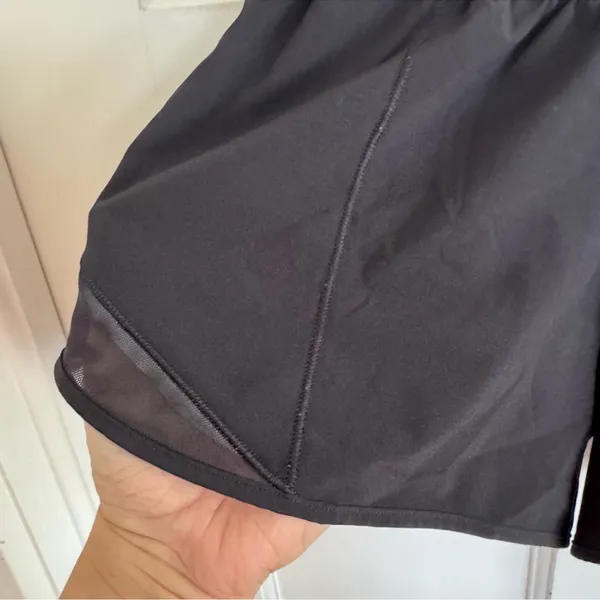 Lululemon On‎ The Fly black shorts size 4 Tall - Image 2