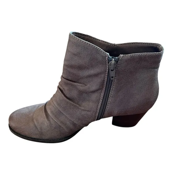 Baretraps Women's Size 8 Riviera Ankle Booties Brown Gray Scrunched Buttons - Image 5
