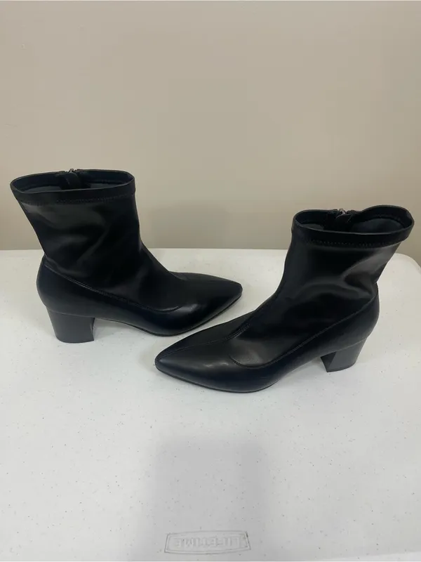 Women's Black Pointed Toe Stretch Ankle Boots Size 8 - Image 4